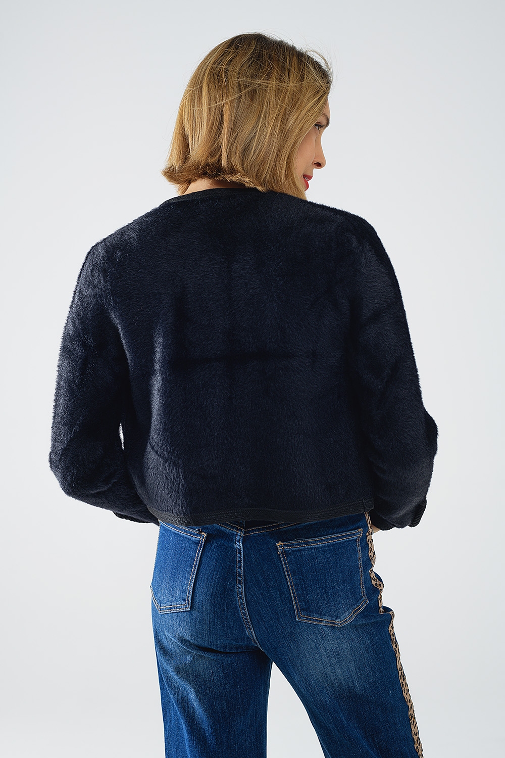 Chaqueta de punto extra suave y esponjosa de alta calidad en negro Chaqueta de punto extra suave y esponjosa de alta calidad en negro