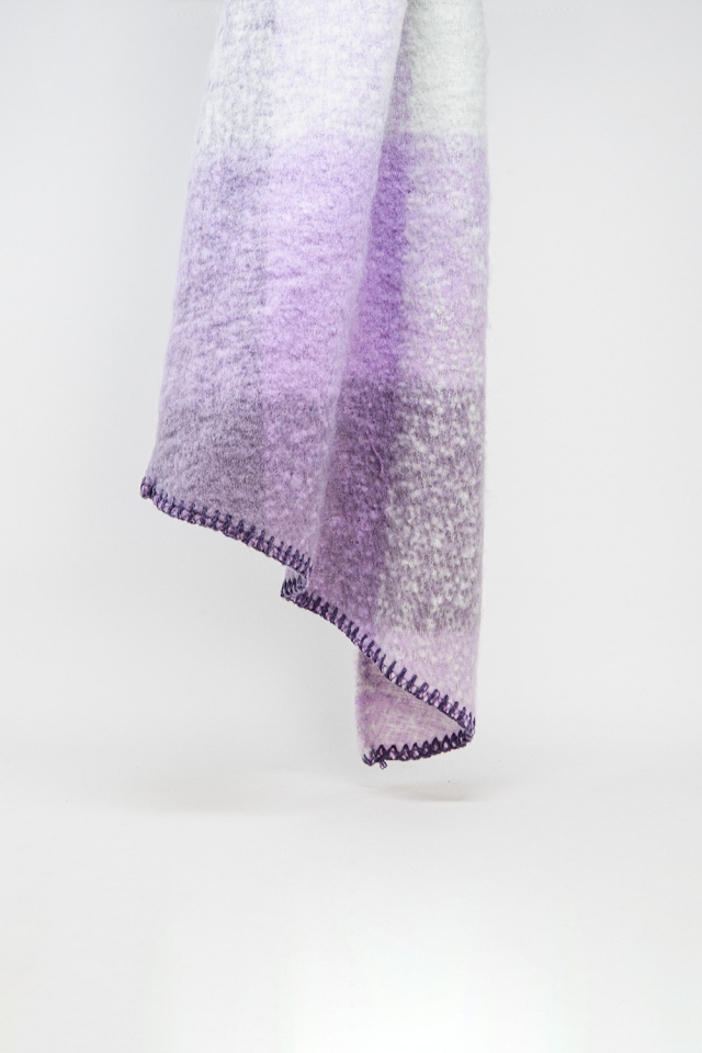 Bufanda en beige y morado