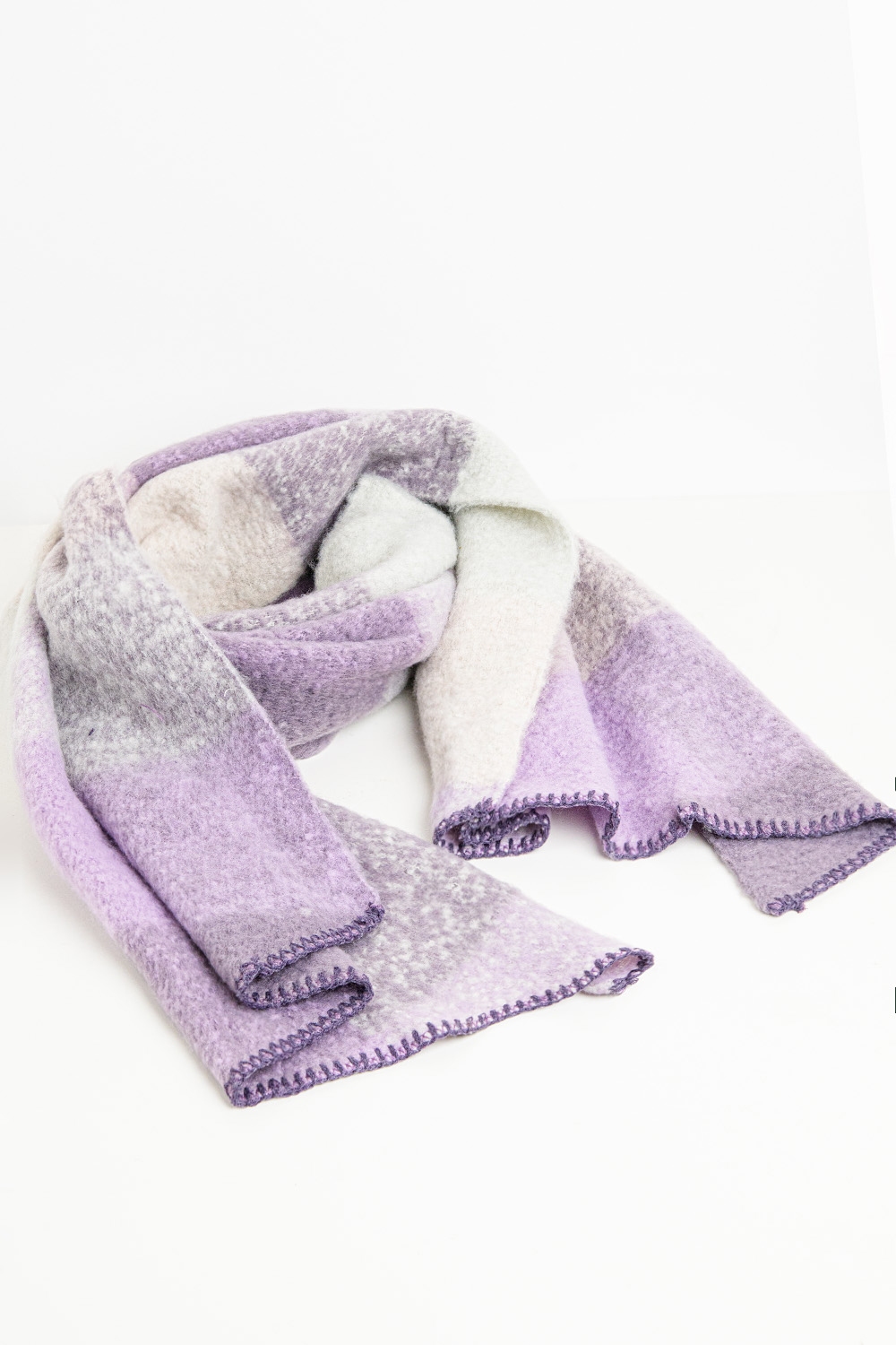 Bufanda en beige y morado
