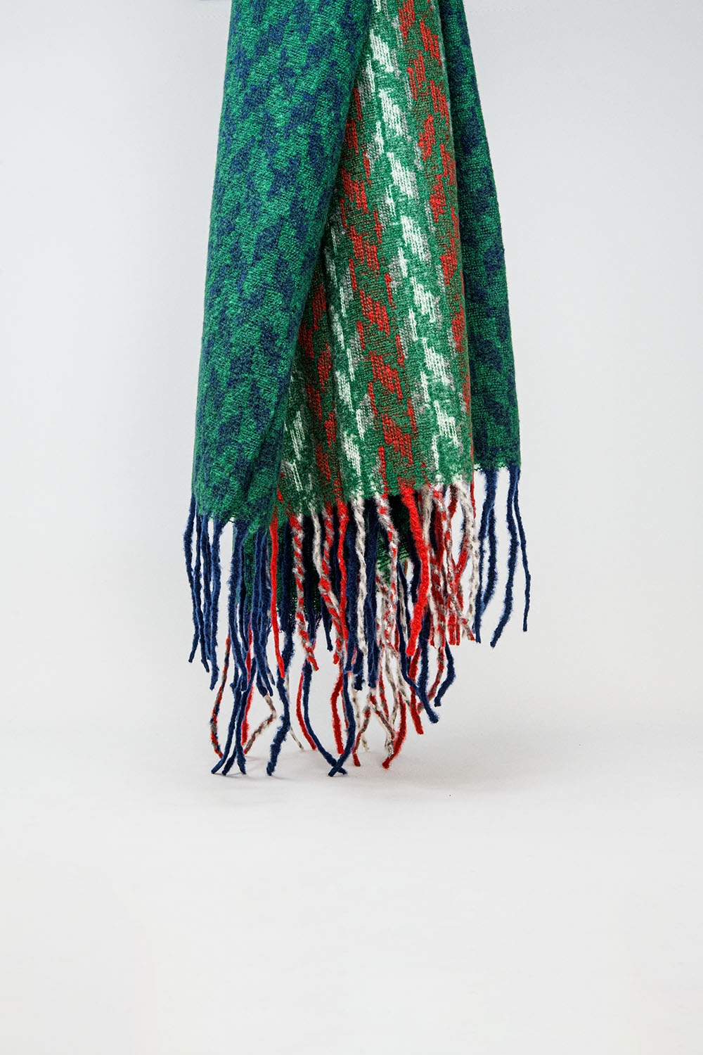 Bufanda de dise&ntilde;o pata de gallo en verde y rojo