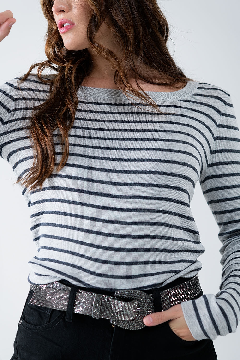 Jersey de punto fino a rayas grises con cuello barco Jersey de punto fino a rayas grises con cuello barco