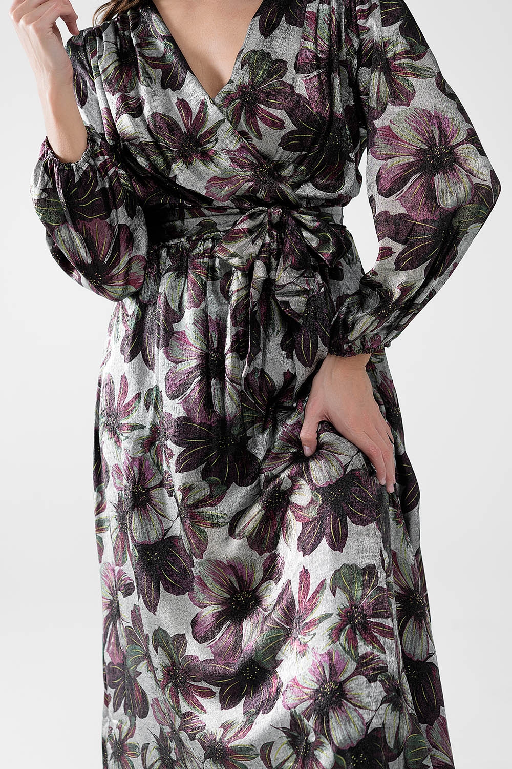 maxi vestido con estampado de flores efecto metalizado maxi vestido con estampado de flores efecto metalizado