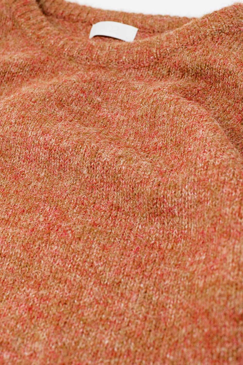 Suéter acogedor con mangas abullonadas en color camel Suéter acogedor con mangas abullonadas en color camel