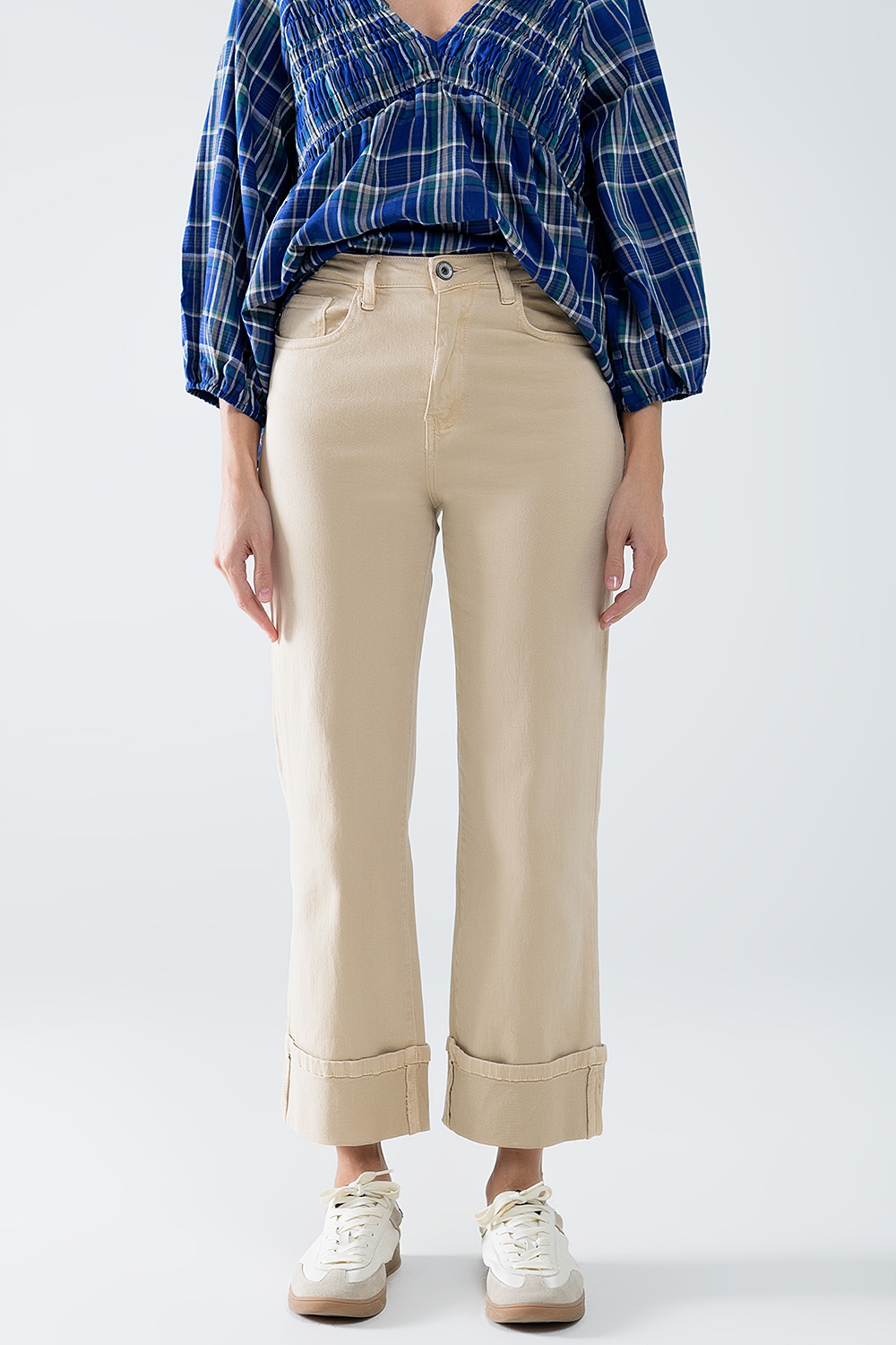 Pantal&oacute;n recto con bajo recortado en beige oscuro