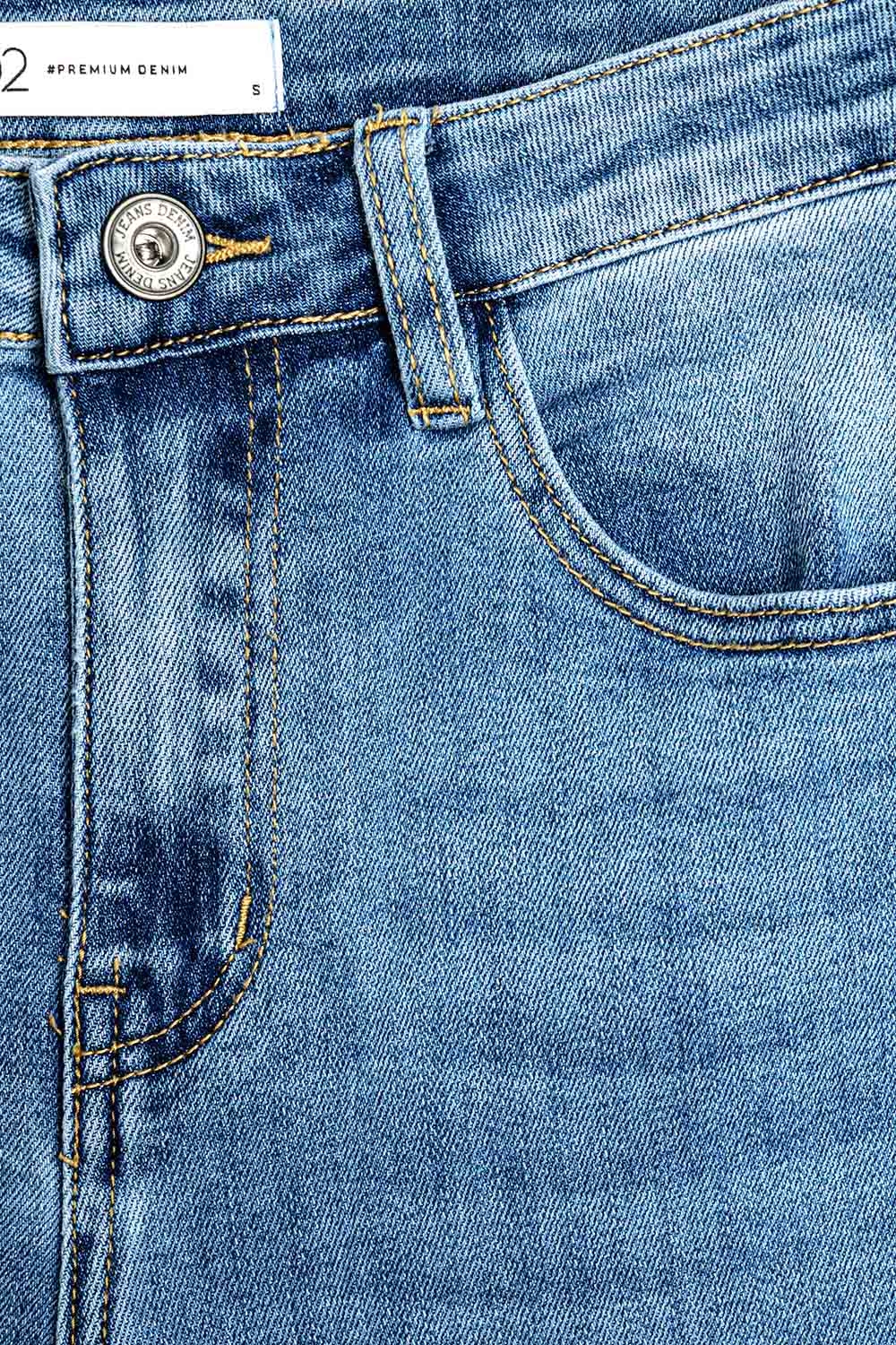 Vaqueros azules de corte bootcut acampanado