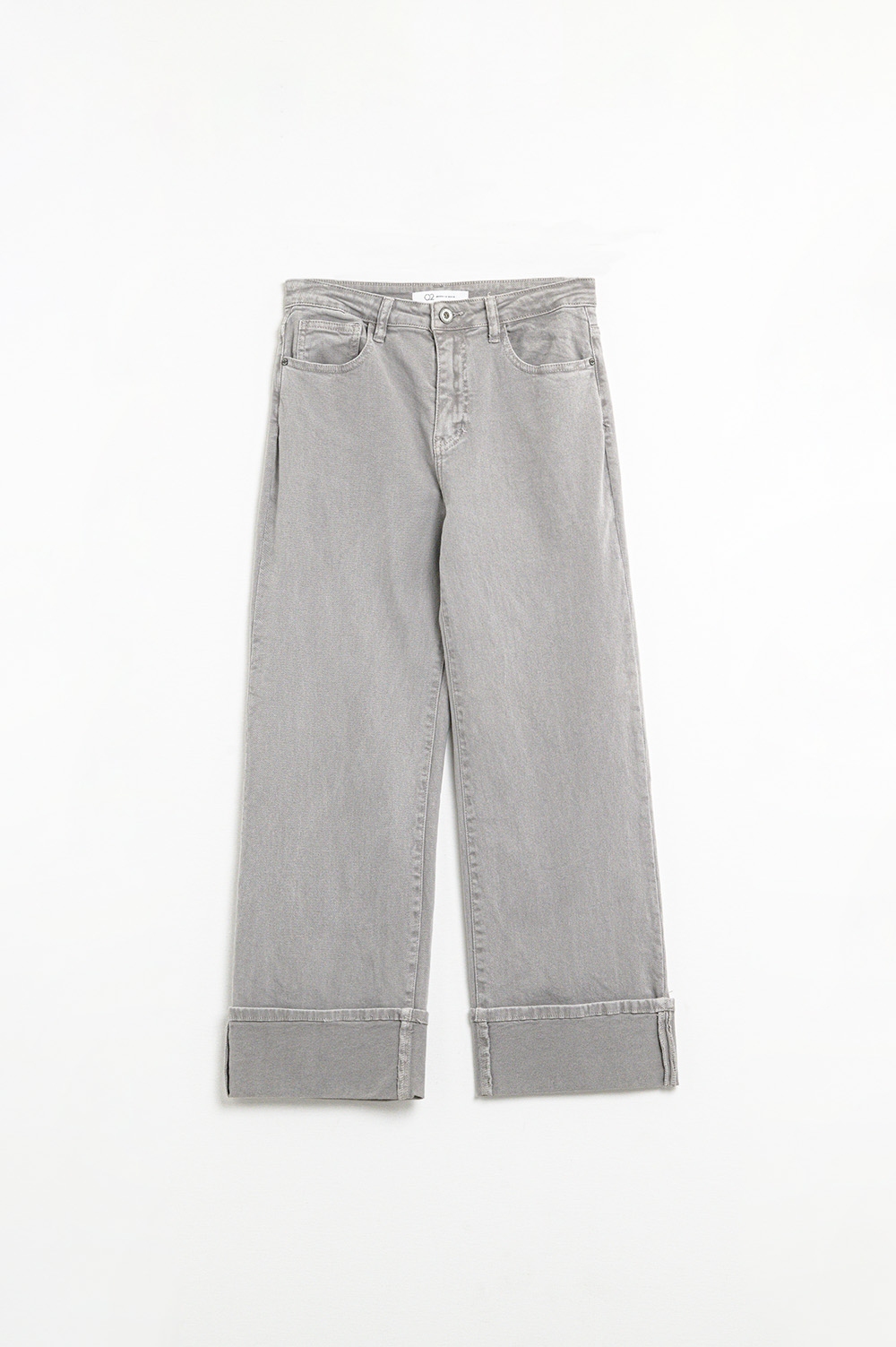 Pantalón recto con bajo recortado en gris Pantalón recto con bajo recortado en gris