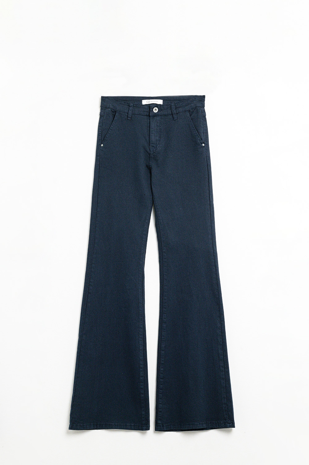 Vaqueros acampanados denim azul marino c&oacute;modos y el&aacute;sticos