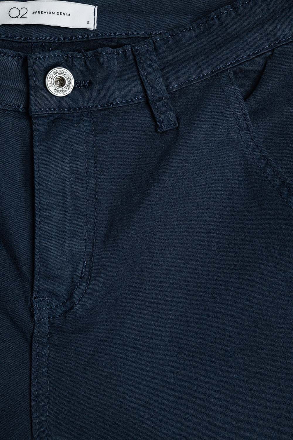 Vaqueros acampanados denim azul marino c&oacute;modos y el&aacute;sticos