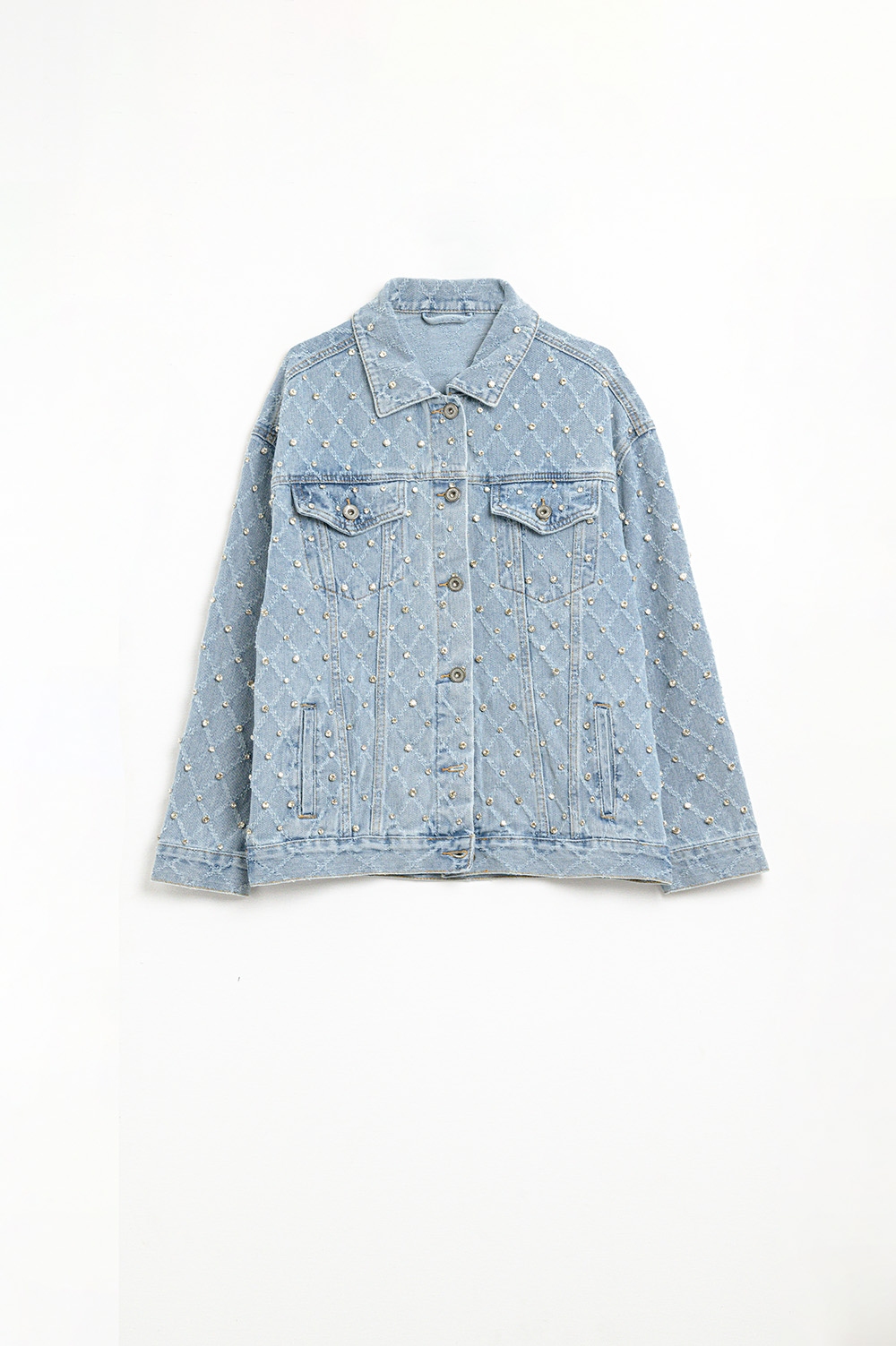 Chaqueta vaquera ancha con pedrería en estampado de rombos Chaqueta vaquera ancha con pedrería en estampado de rombos