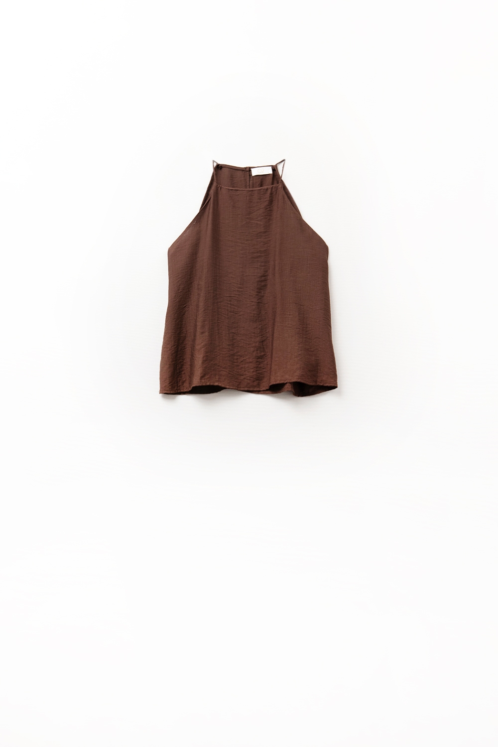 Camiseta básica de verano con cuello halter en marrón chocolate Camiseta básica de verano con cuello halter en marrón chocolate