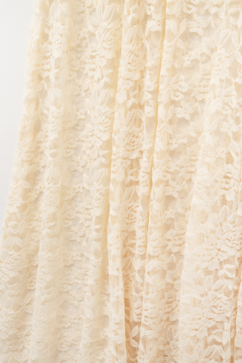 Falda maxi de encaje beige con diseño floral Falda maxi de encaje beige con diseño floral