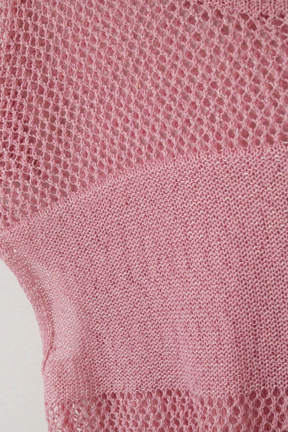Su&eacute;ter sin mangas de crochet en tejido abierto rosa