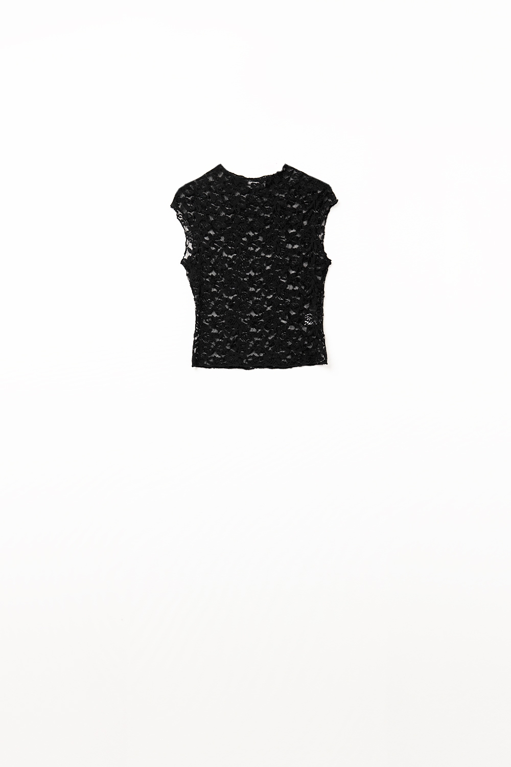 Camiseta rom&aacute;ntica de encaje con mangas casquillo en negro
