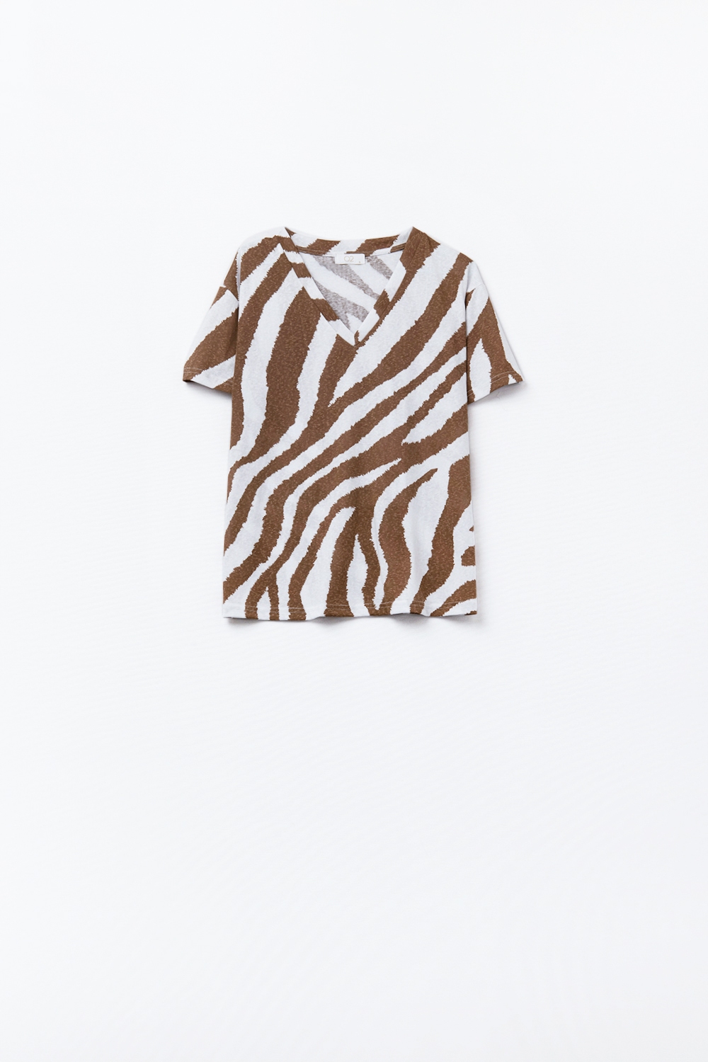 Camiseta con cuello de pico y estampado de cebra camel