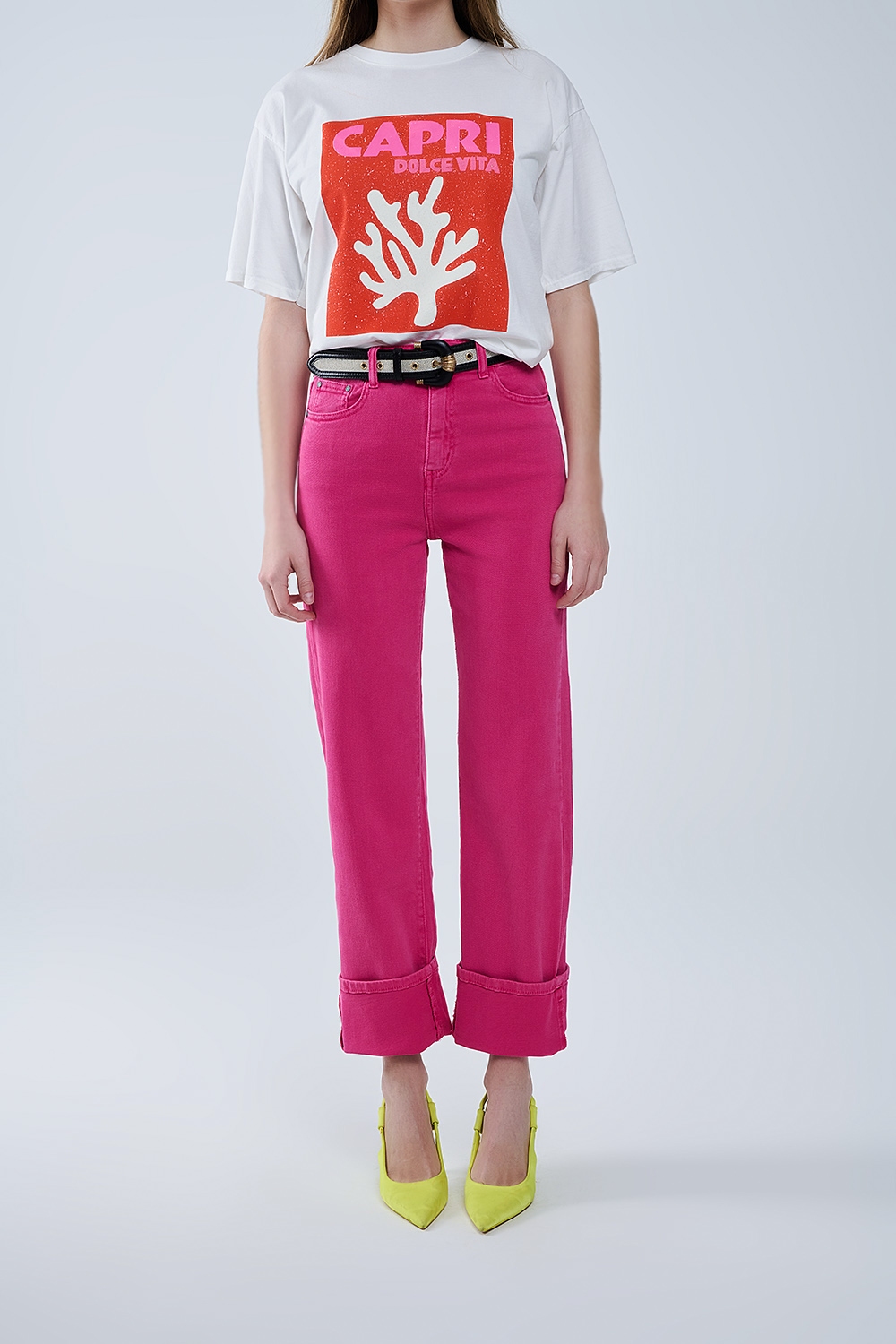 Pantal&oacute;n recto con bajo recortado en magenta