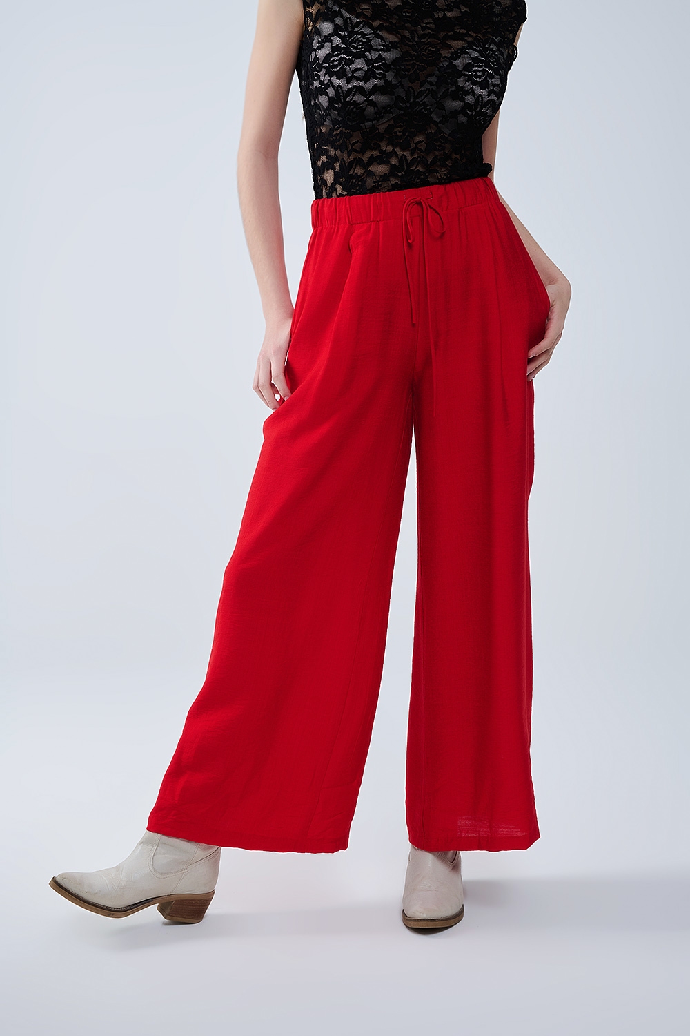 Pantalón rojo de pernera ancha en tejido de viscosa ligera Pantalón rojo de pernera ancha en tejido de viscosa ligera