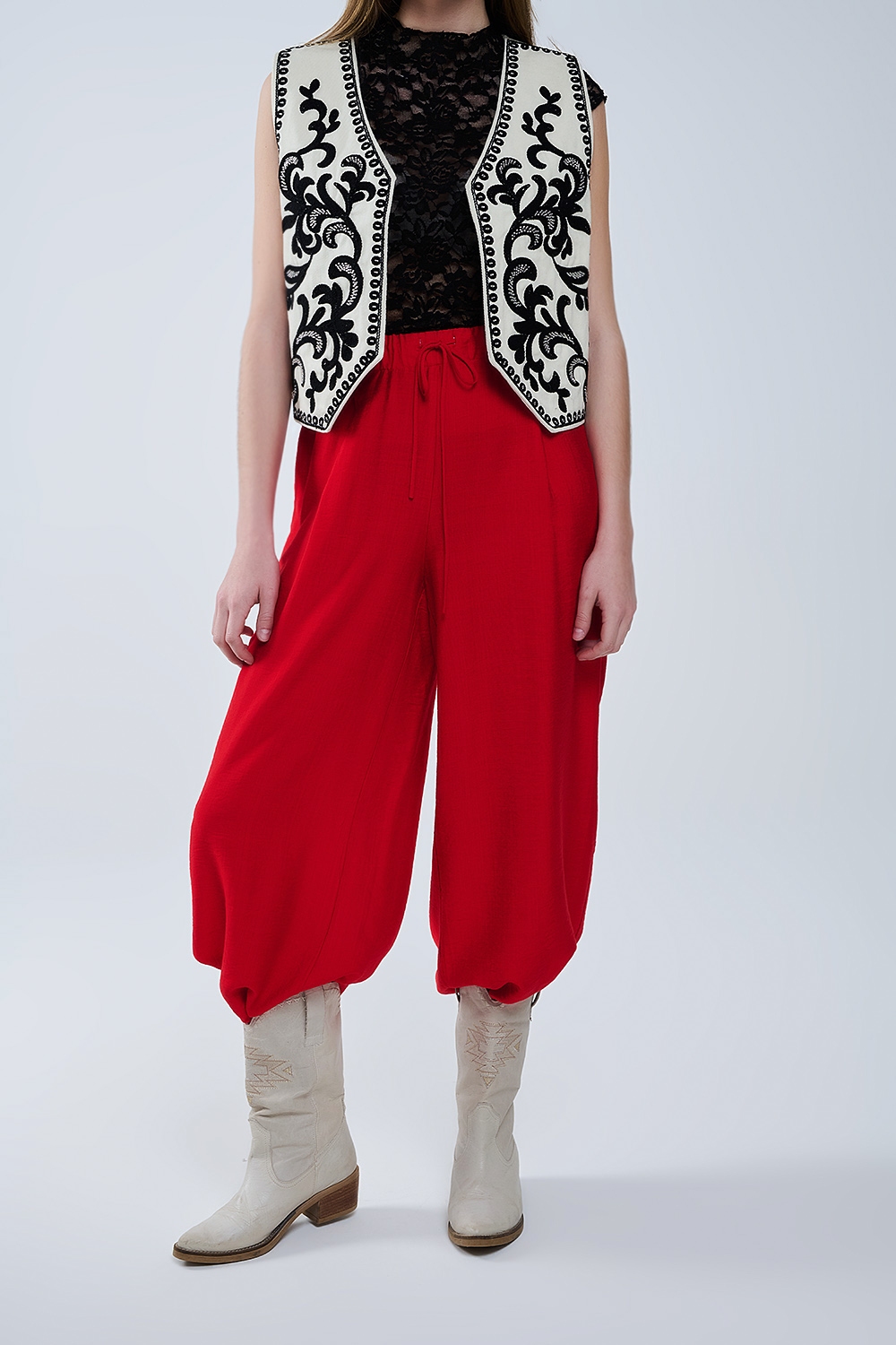Pantalón rojo de pernera ancha en tejido de viscosa ligera Pantalón rojo de pernera ancha en tejido de viscosa ligera