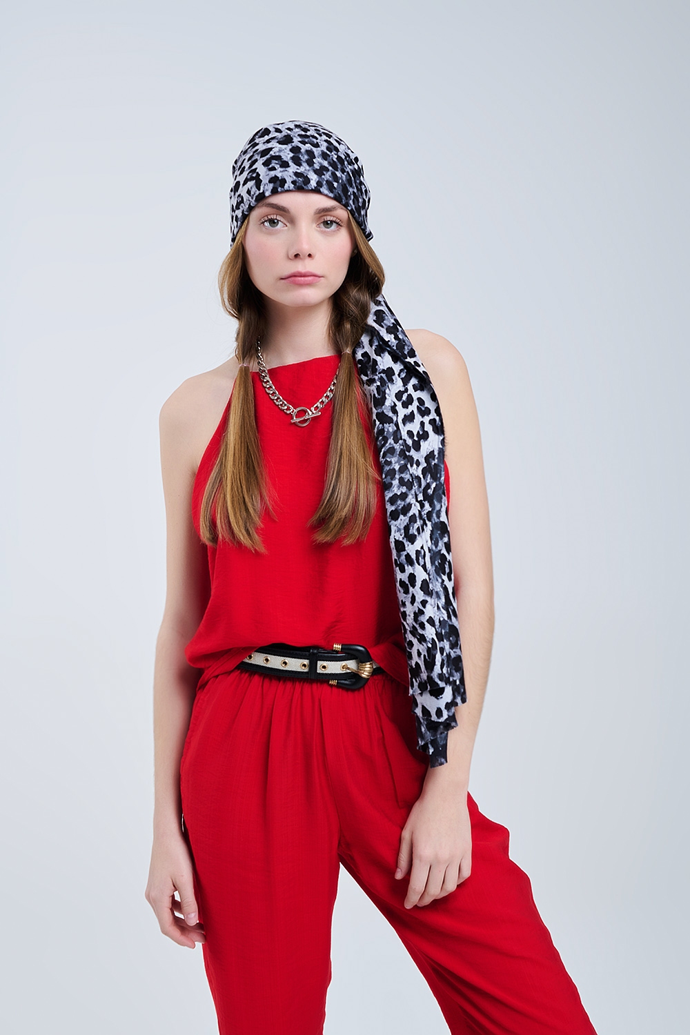 Camiseta básica de verano con cuello halter en rojo cereza Camiseta básica de verano con cuello halter en rojo cereza