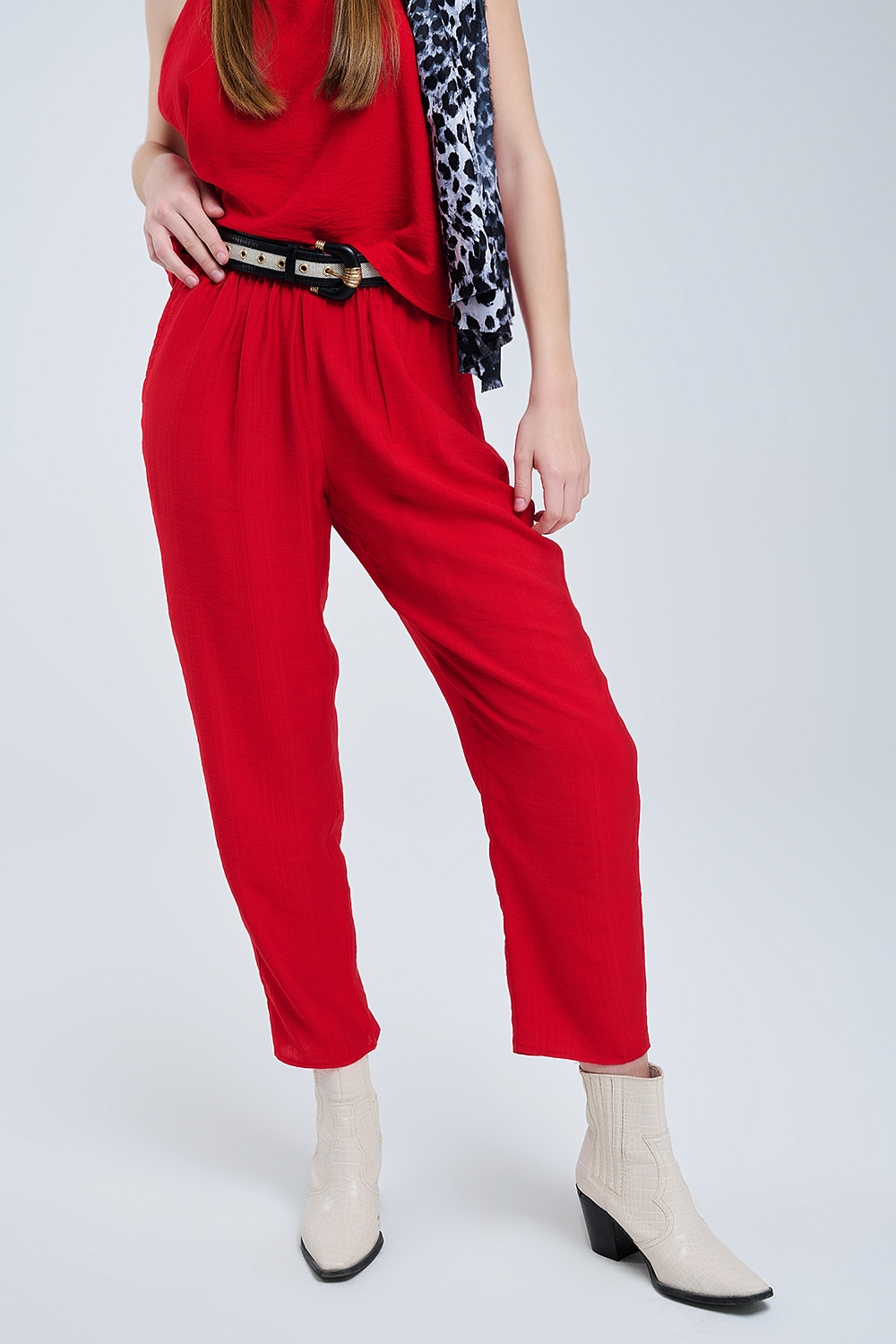 Pantalones veraniegos con cintura elástica y bolsillos en rojo Pantalones veraniegos con cintura elástica y bolsillos en rojo