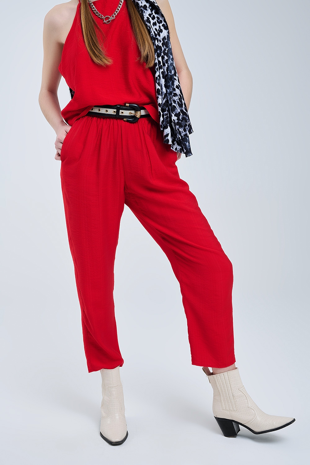 Pantalones veraniegos con cintura elástica y bolsillos en rojo Pantalones veraniegos con cintura elástica y bolsillos en rojo