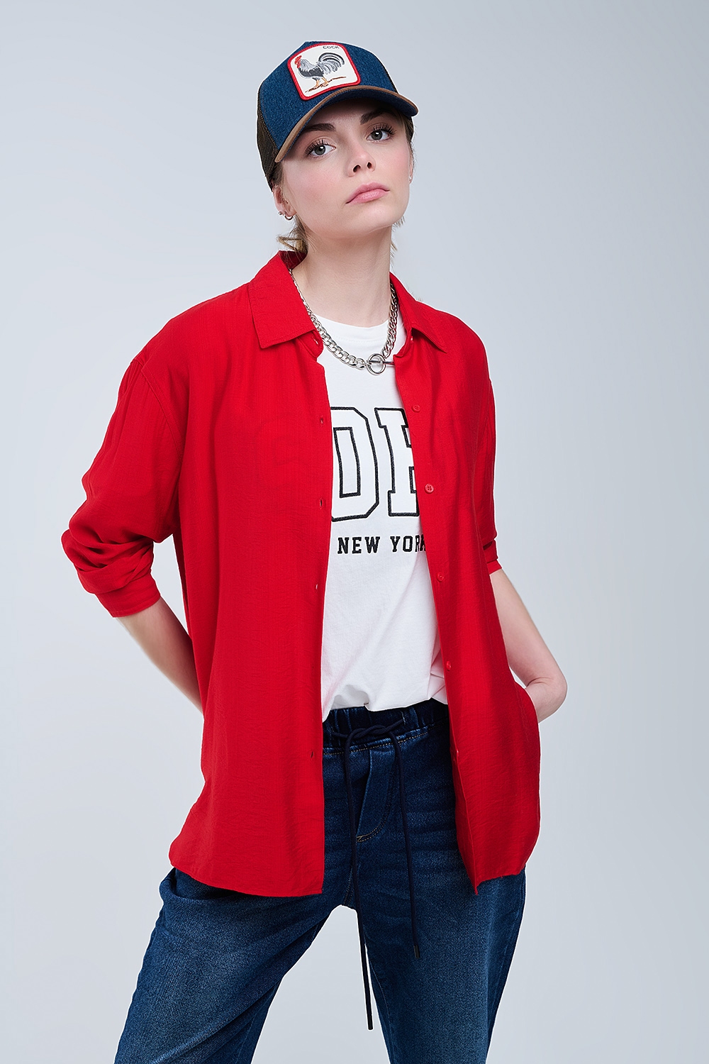 Ajuste relajado Camisa roja Mangas 3/4 y bajo alto Ajuste relajado Camisa roja Mangas 3/4 y bajo alto