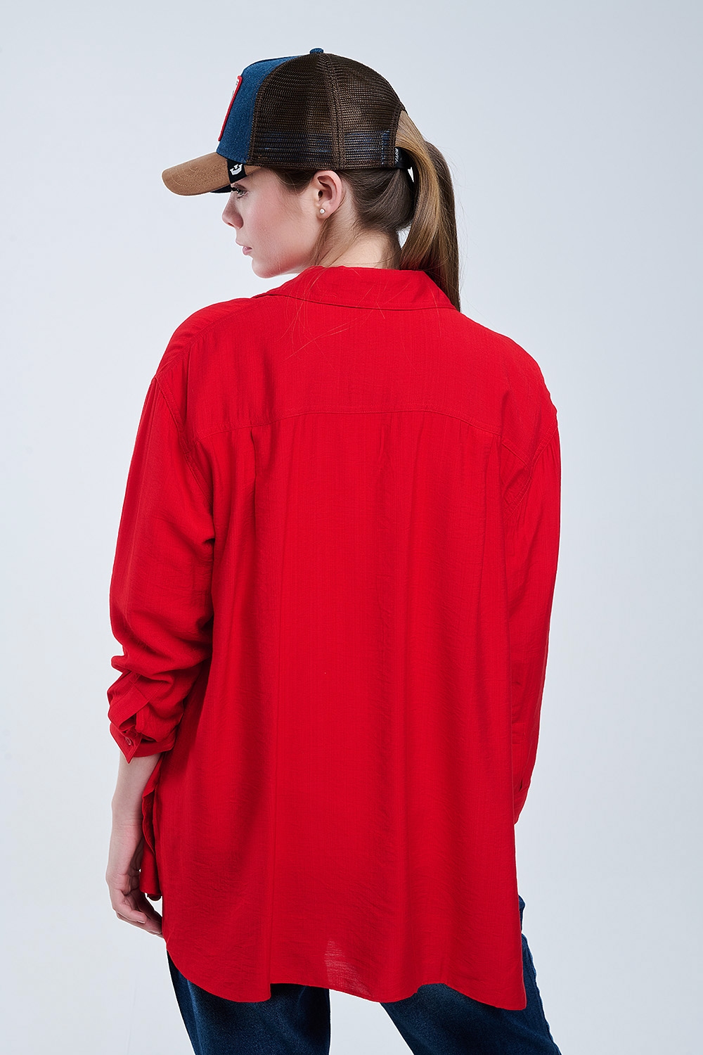 Ajuste relajado Camisa roja Mangas 3/4 y bajo alto Ajuste relajado Camisa roja Mangas 3/4 y bajo alto