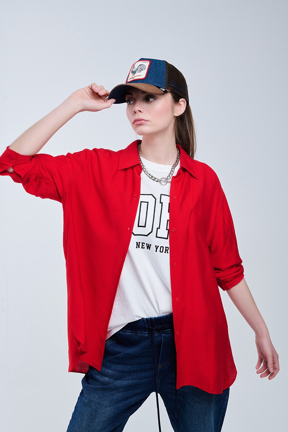 Ajuste relajado Camisa roja Mangas 3/4 y bajo alto Ajuste relajado Camisa roja Mangas 3/4 y bajo alto