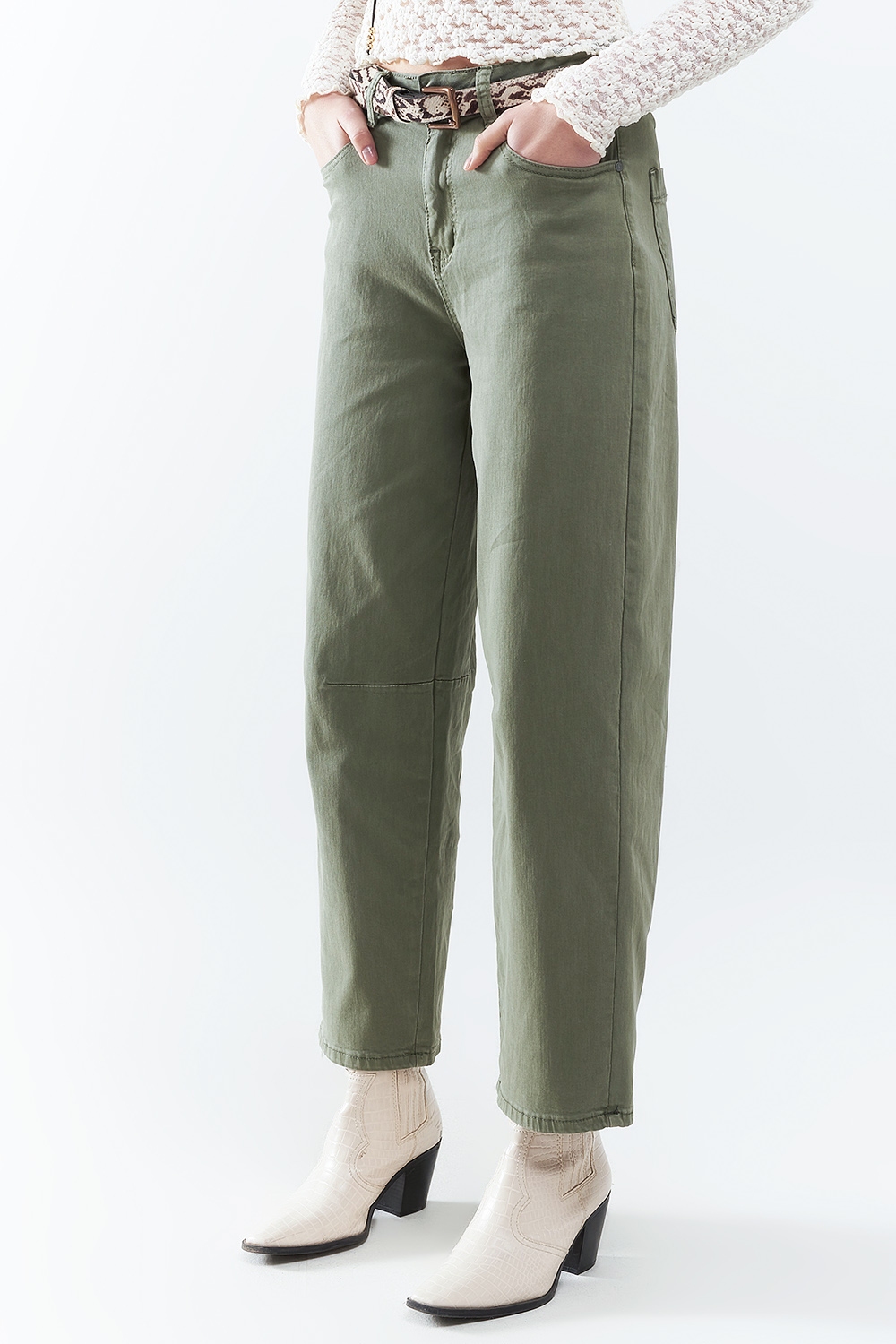 Pantalones rectos hasta el tobillo en caqui con detalle de costura en la rodilla Pantalones rectos hasta el tobillo en caqui con detalle de costura en la rodilla