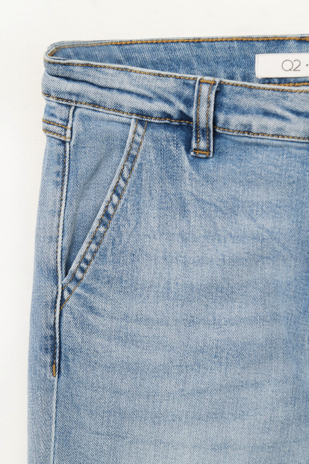 jeans acampanados de lavado claro hechos de denim de alta calidad