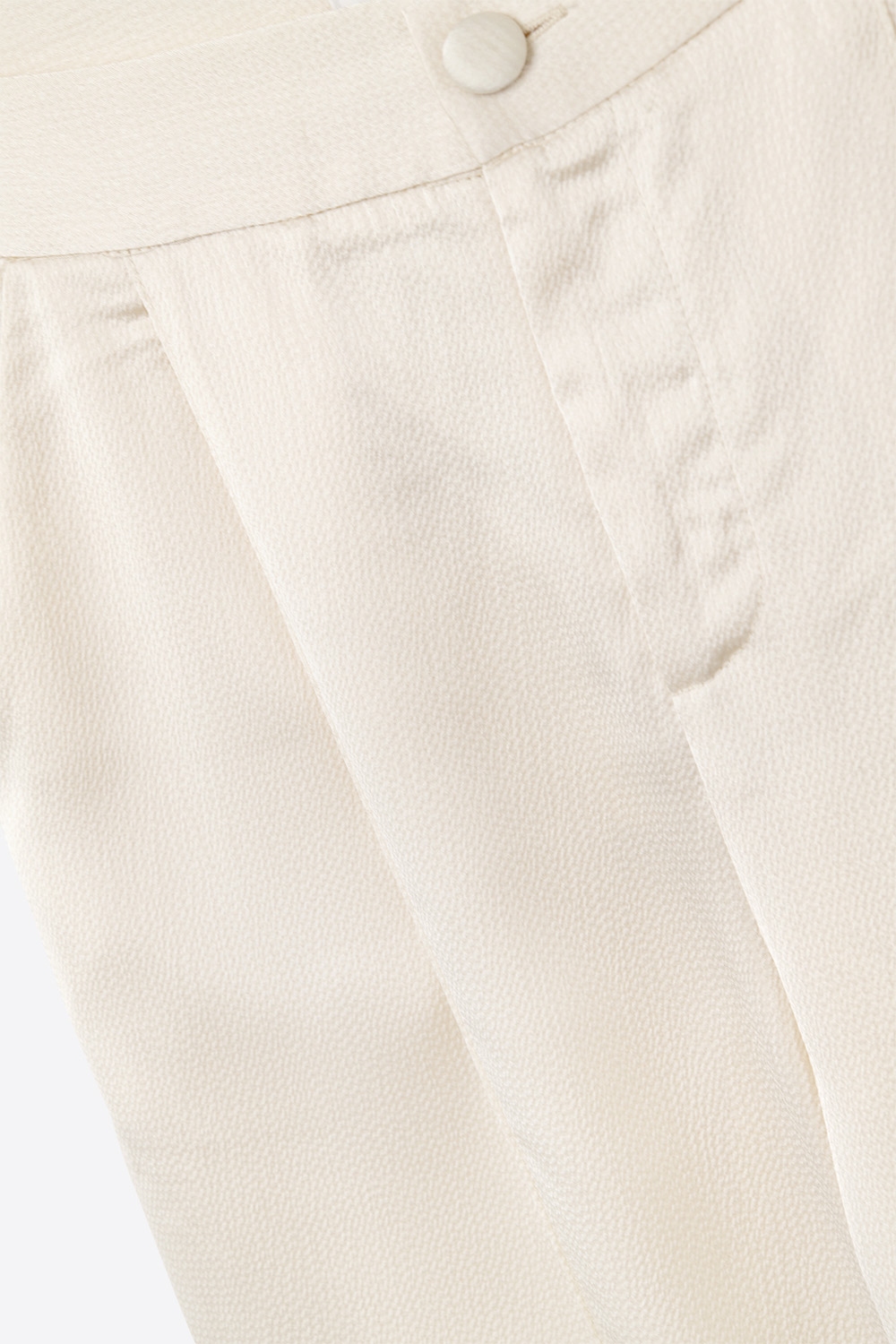 pantalón ancho crema de satén texturizado pantalón ancho crema de satén texturizado