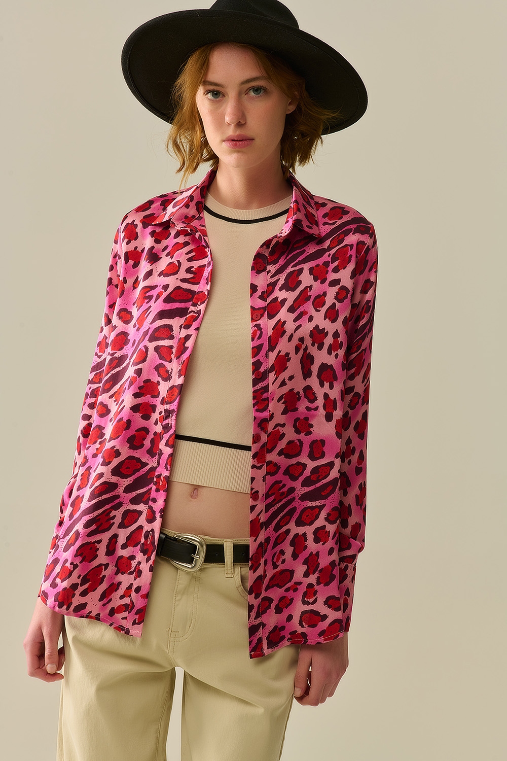 Camisa Abotonada en Estampado de Leopardo Fucsia
