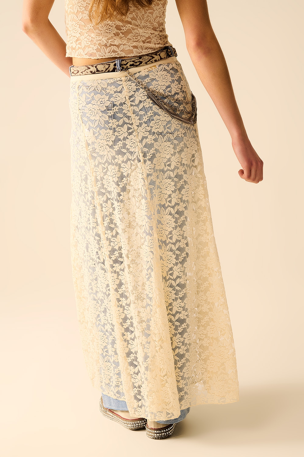 Falda maxi de encaje beige con diseño floral Falda maxi de encaje beige con diseño floral