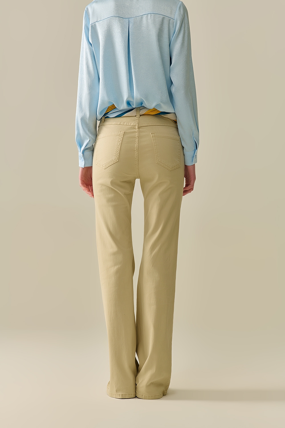 Pantalones Acampanados Beige Cómodos y Elásticos Pantalones Acampanados Beige Cómodos y Elásticos