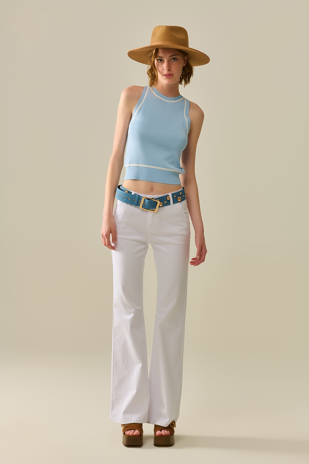 Pantalones Blancos Acampanados Cómodos y Elásticos Pantalones Blancos Acampanados Cómodos y Elásticos