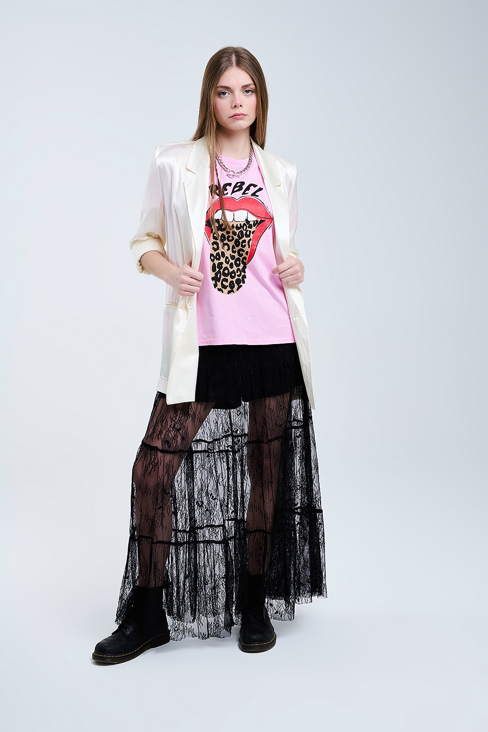 Maxi falda negra de encaje con estampado floral