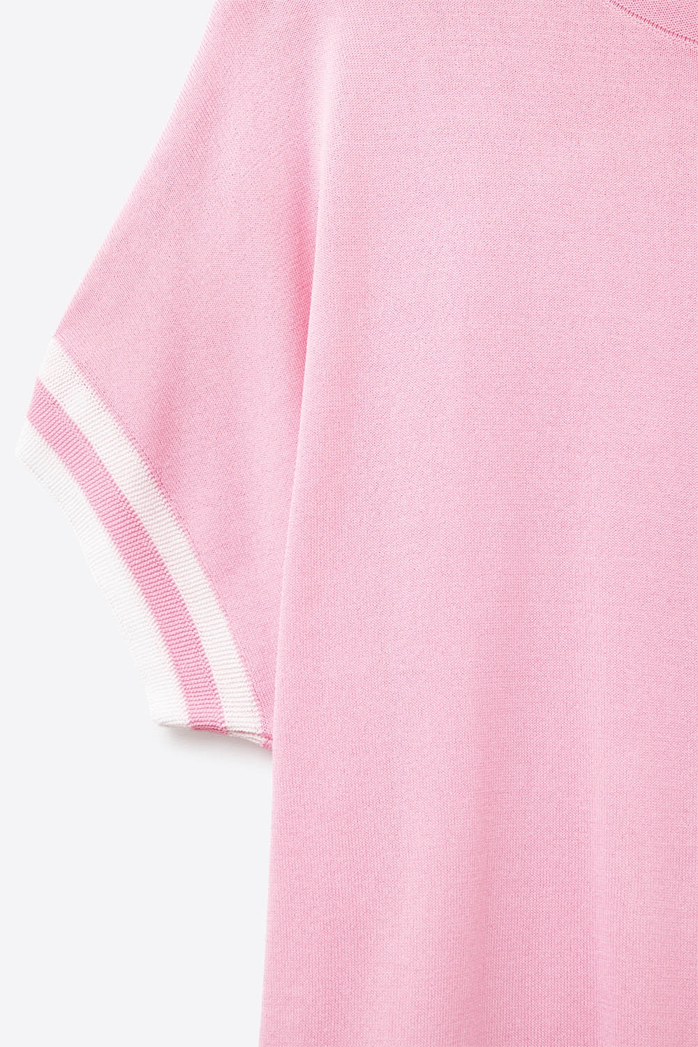 Su&eacute;ter ajustado relafed en rosa con detalle de contraste blanco