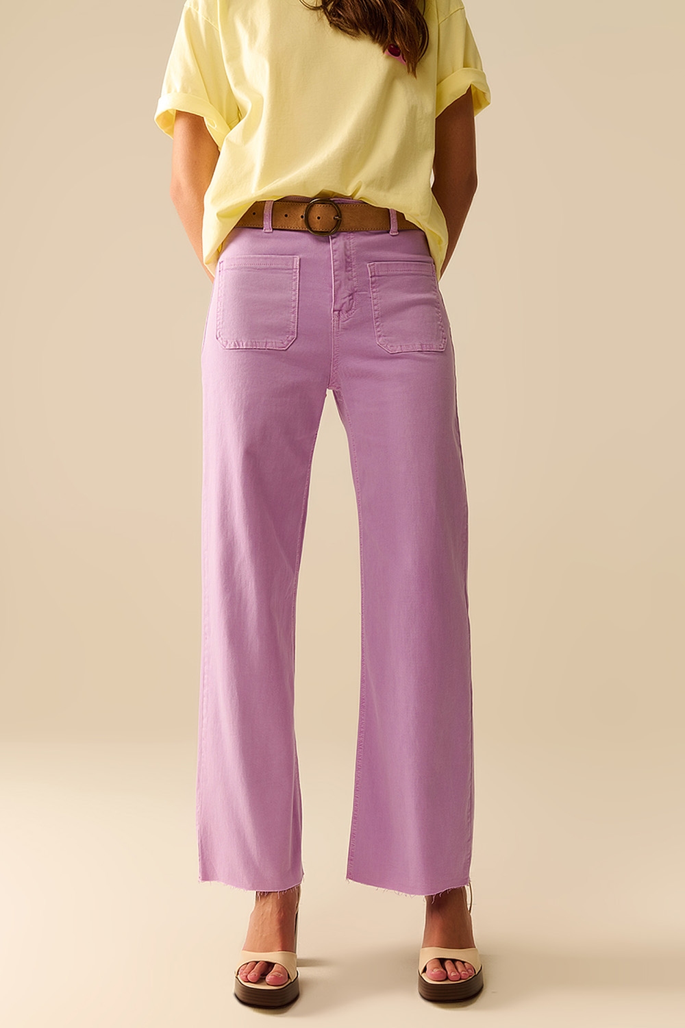 pantalones lila de pierna recta con bolsillos frontales