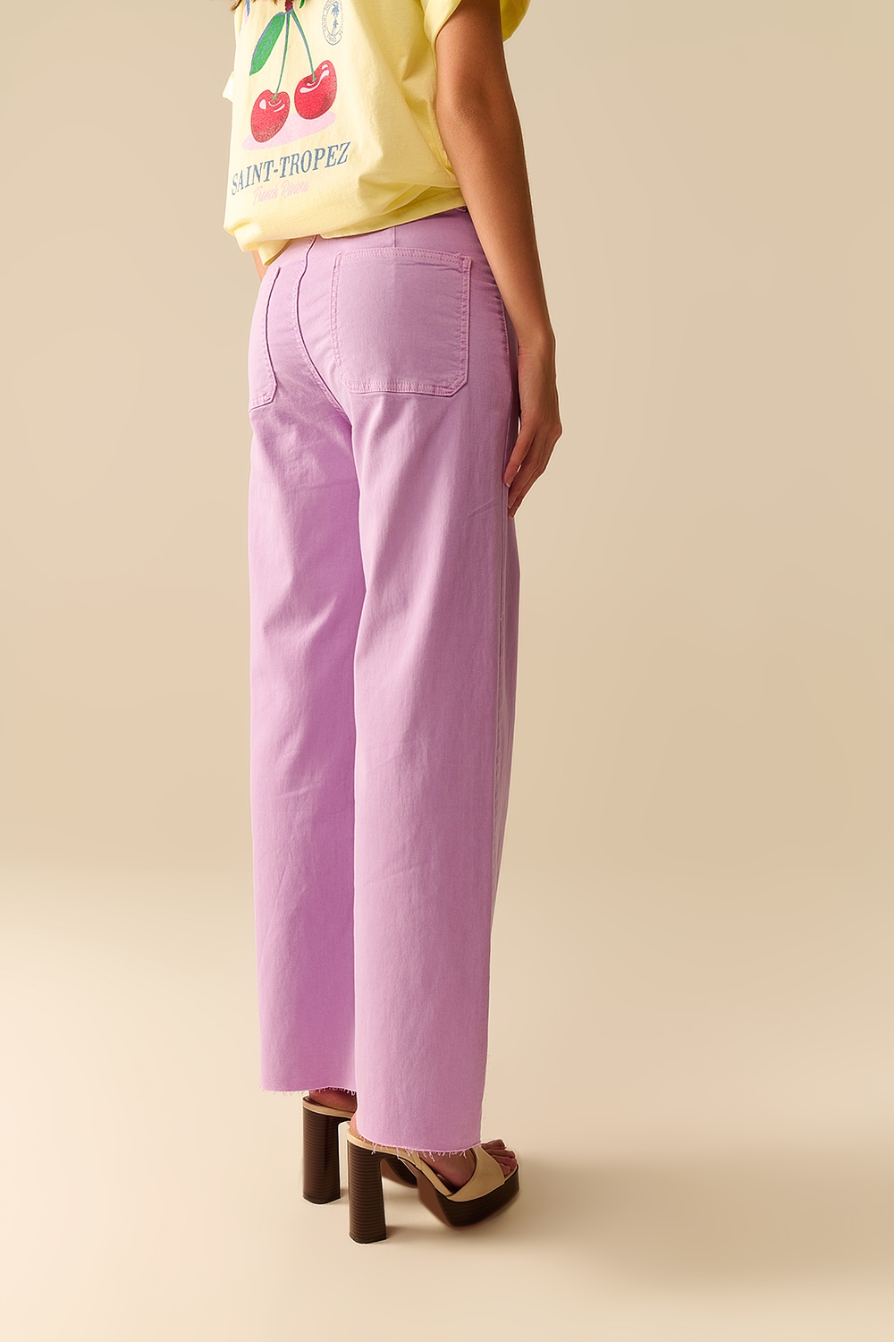 pantalones lila de pierna recta con bolsillos frontales