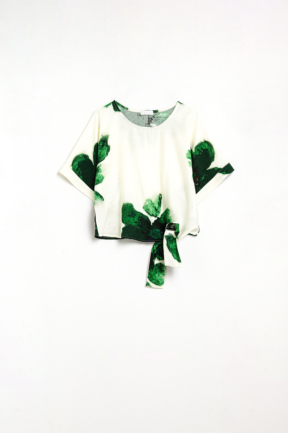 Blusa Recortada con Estampado Floral en Verde Atada a la Cintura Blusa Recortada con Estampado Floral en Verde Atada a la Cintura