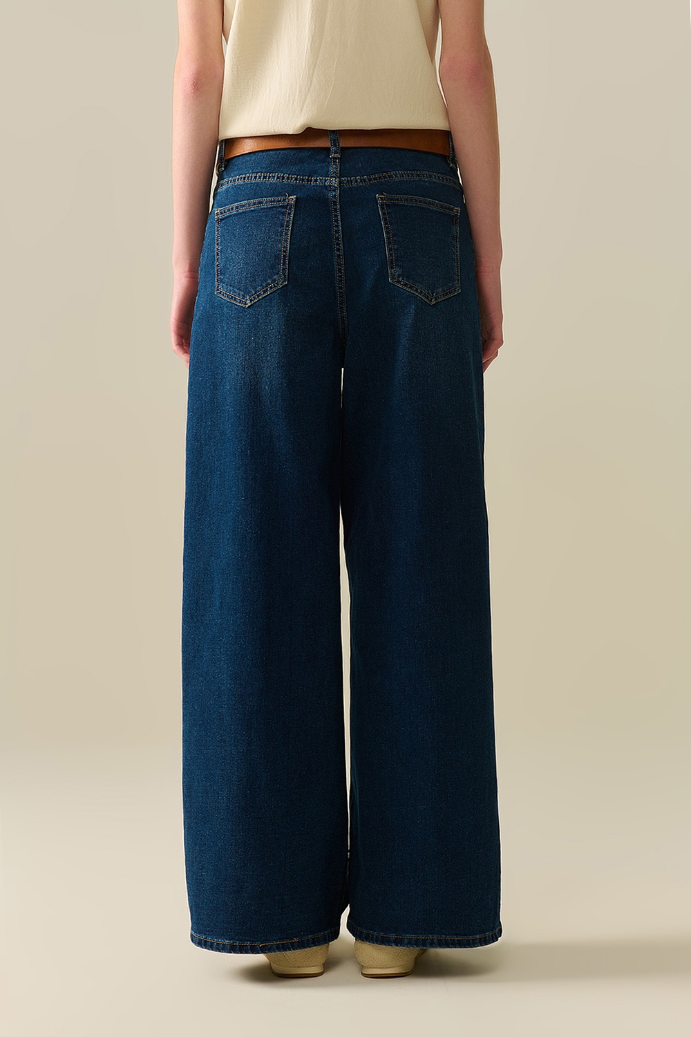 jeans de pierna ancha en lavado oscuro jeans de pierna ancha en lavado oscuro