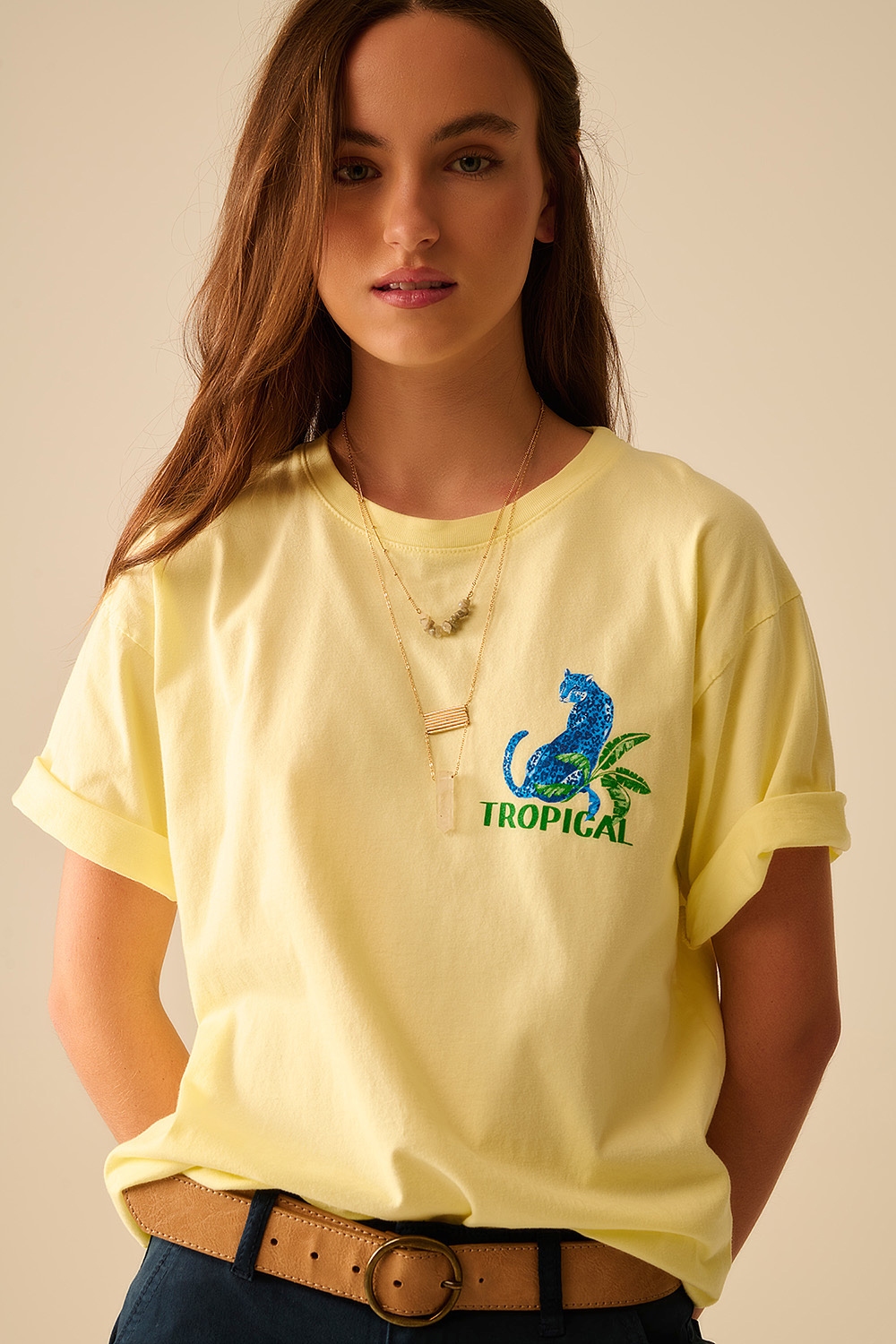 Camiseta amarilla hecha en Italia con estampado gr&aacute;fico tropical