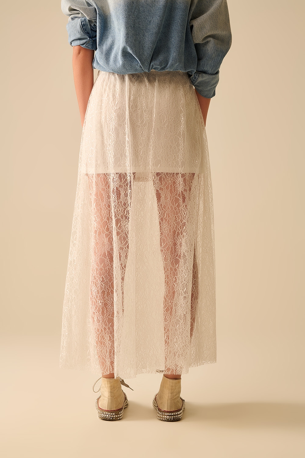 Maxi falda blanca de encaje con detalle de lentejuelas