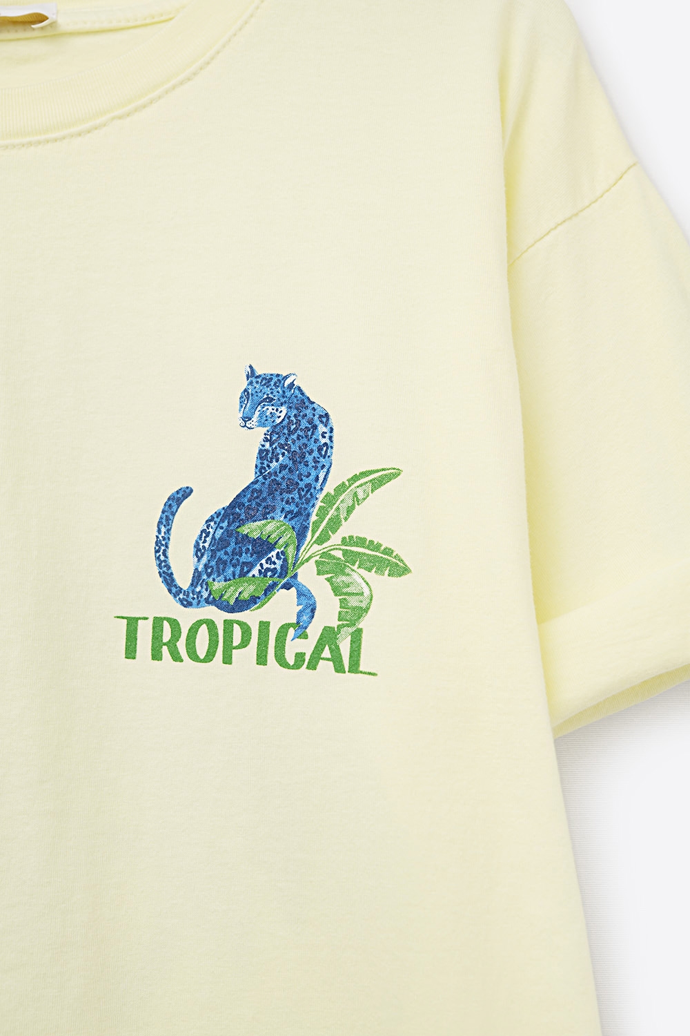 Camiseta amarilla hecha en Italia con estampado gr&aacute;fico tropical