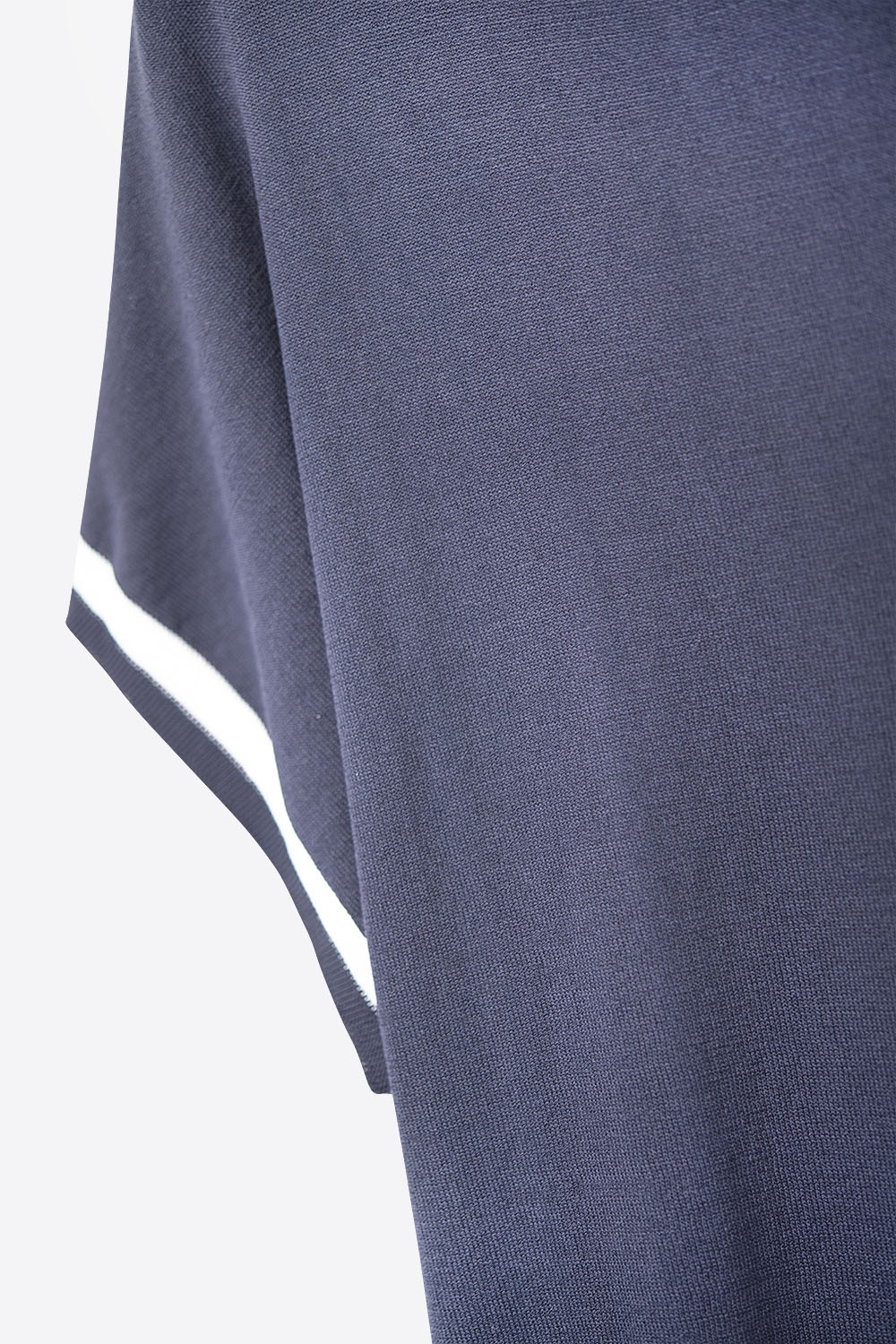 Jersey relajado azul marino con detalle de contraste blanco