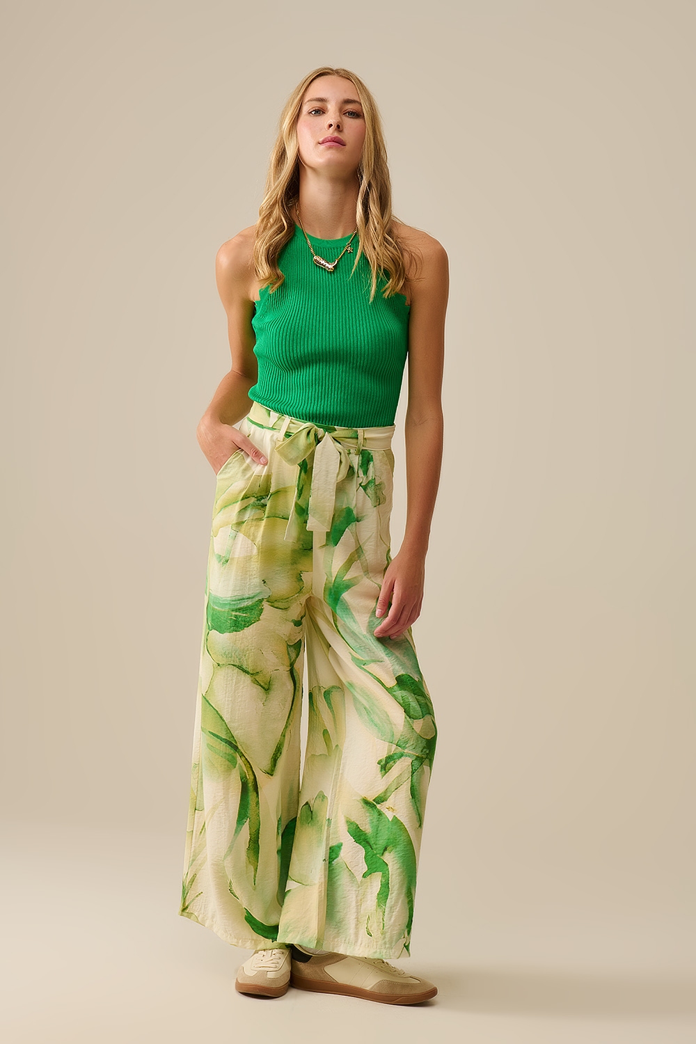 Pantalones de pata ancha con estampado de acuarela verde