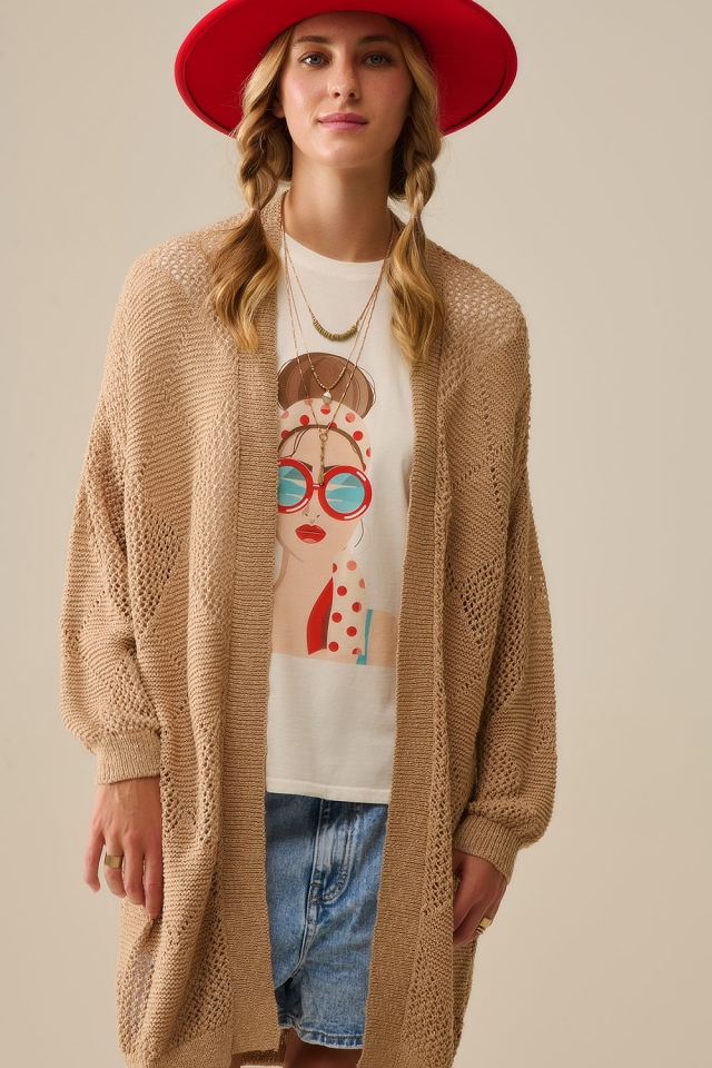 Camiseta blanca hecha en Italia con un gr&aacute;fico de chica vintage