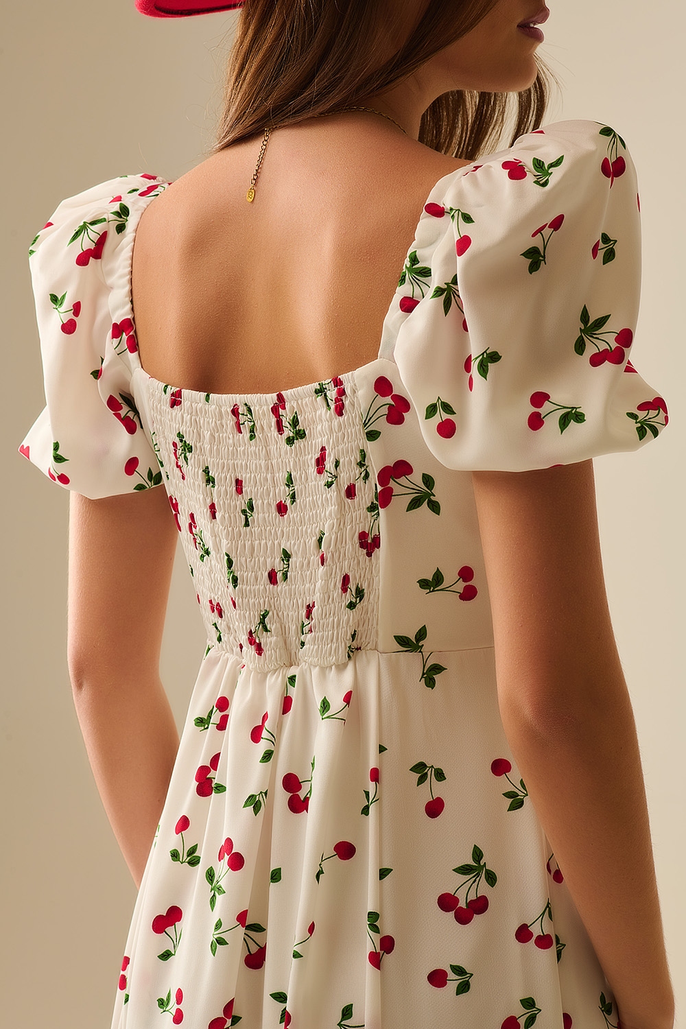 Vestido midi con estampado de cerezas y mangas abullonadas