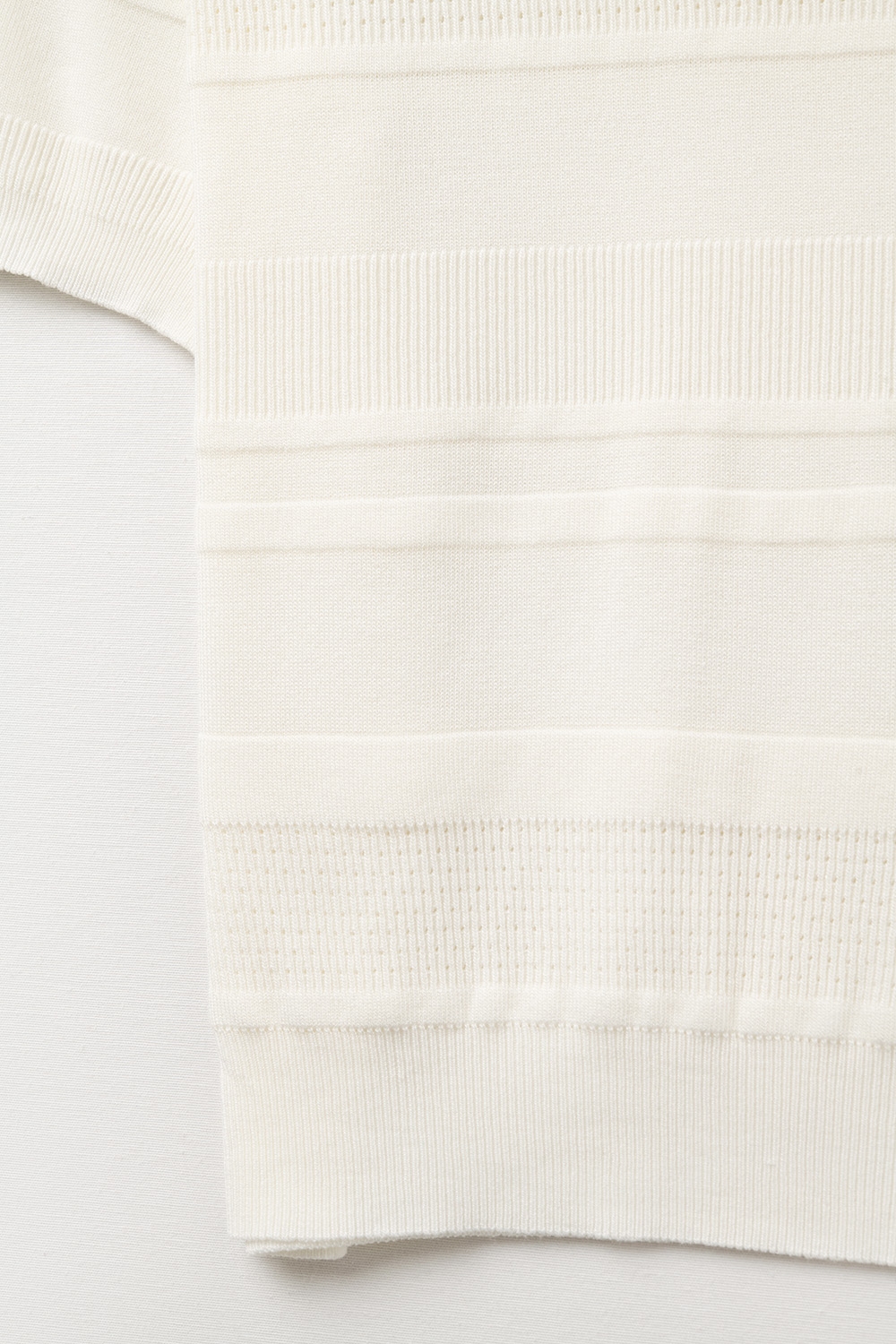Jersey de punto a rayas texturizado en blanco