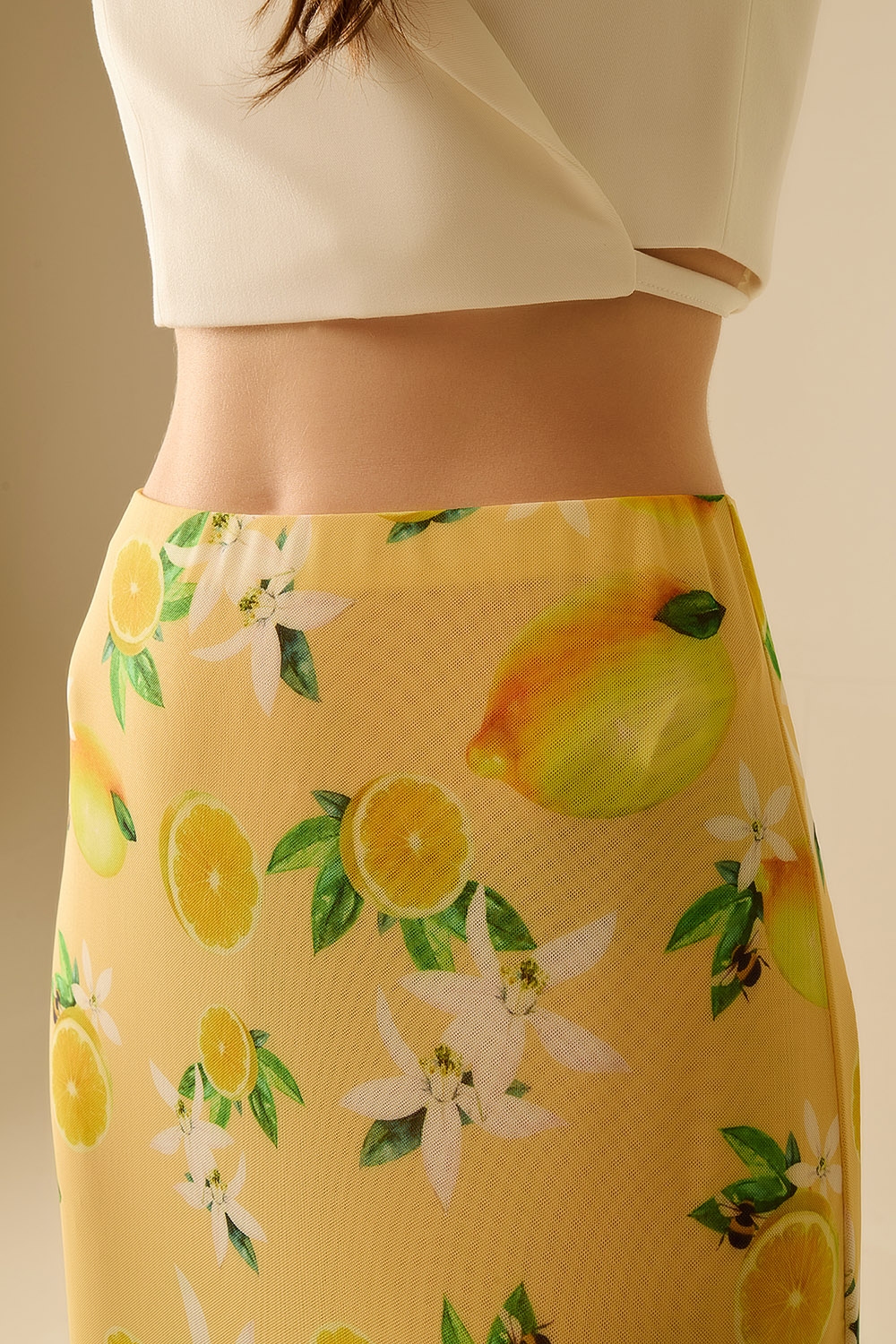 Amarillo Falda midi ajustada con estampado de limón en tejido de malla Amarillo Falda midi ajustada con estampado de limón en tejido de malla