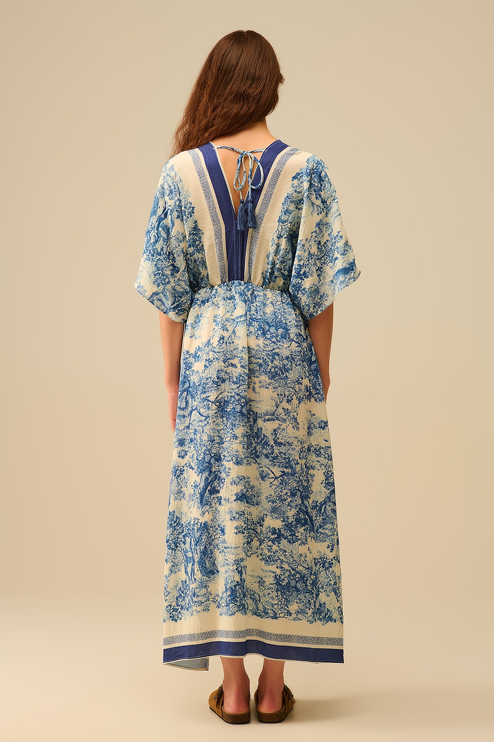 Vestido fluido con cuello en V y estampado Toile de Jouy